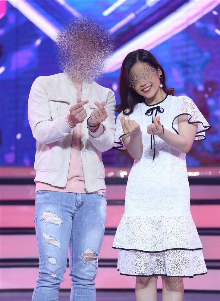 Bị đồn bán dâm giá trăm triệu/ lượt, có ai ngờ MC C.V ở lại sở hữu gương mặt và style chân phương đến thế-5