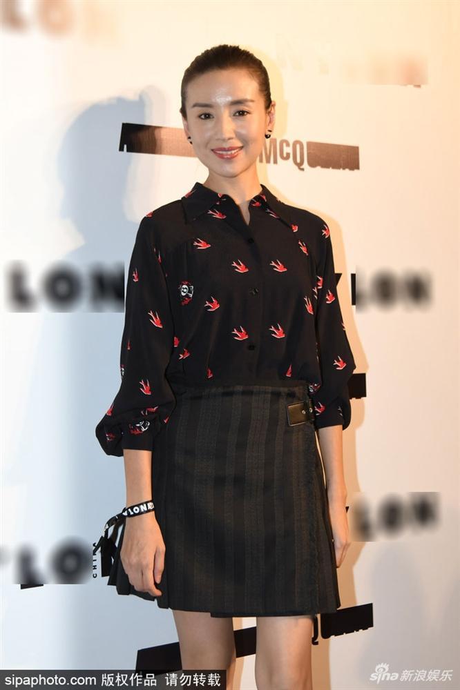 Phú Sát hoàng hậu Đổng Khiết xuất hiện rạng rỡ sau scandal bị tố nấm độc-4