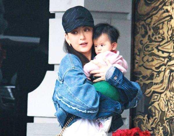 Rộ tin thiên vương Quách Phú Thành lên chức cha lần 2 ở tuổi 53-5