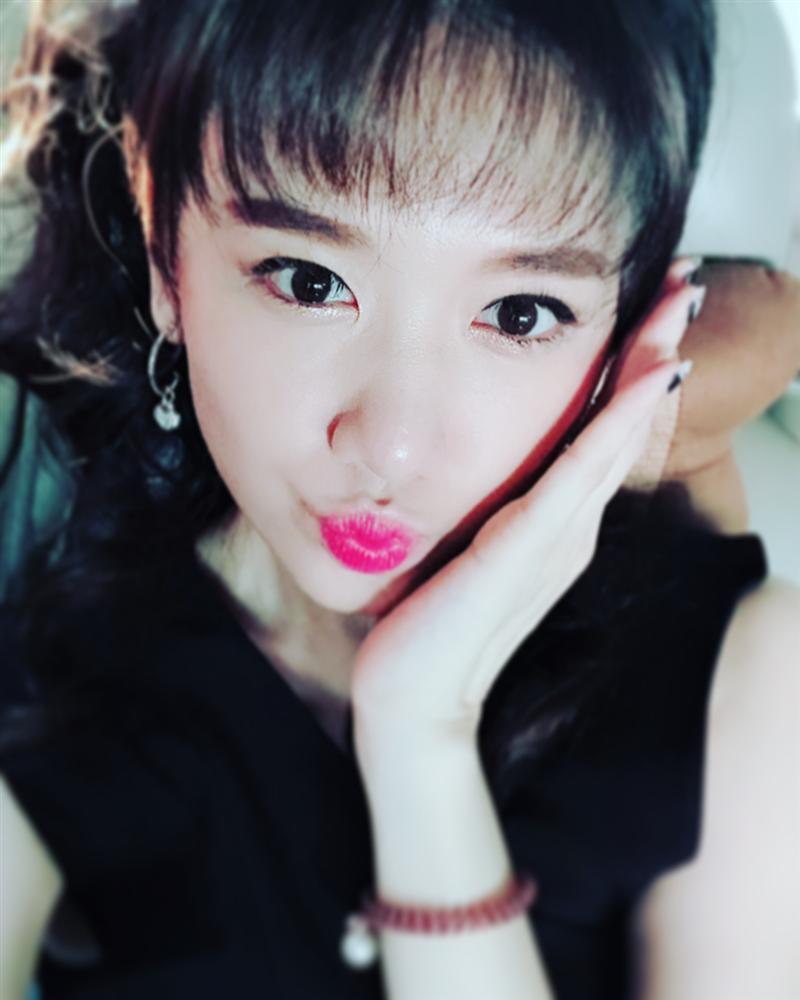 Á hậu Tú Anh nhắn nhủ lời ngọt ngào tới ông xã điển trai-4