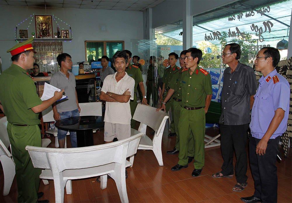 Lật tẩy thần y miền Tây nổi tiếng chữa bệnh bằng cách nói chuyện-1