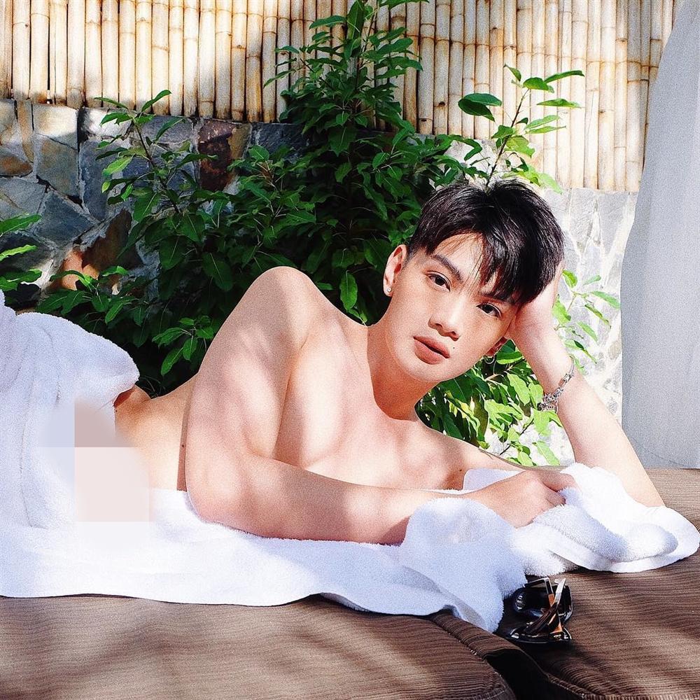 Ai bảo chỉ có chị em showbiz nghiện khoe thân, cứ gặp Quốc Thiên - Hoàng Ku sẽ biết thế nào là tắt điện-10