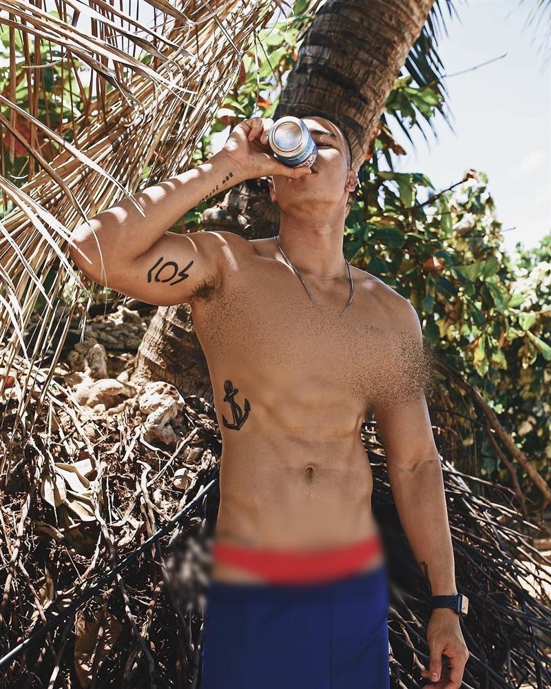 Ai bảo chỉ có chị em showbiz nghiện khoe thân, cứ gặp Quốc Thiên - Hoàng Ku sẽ biết thế nào là tắt điện-14