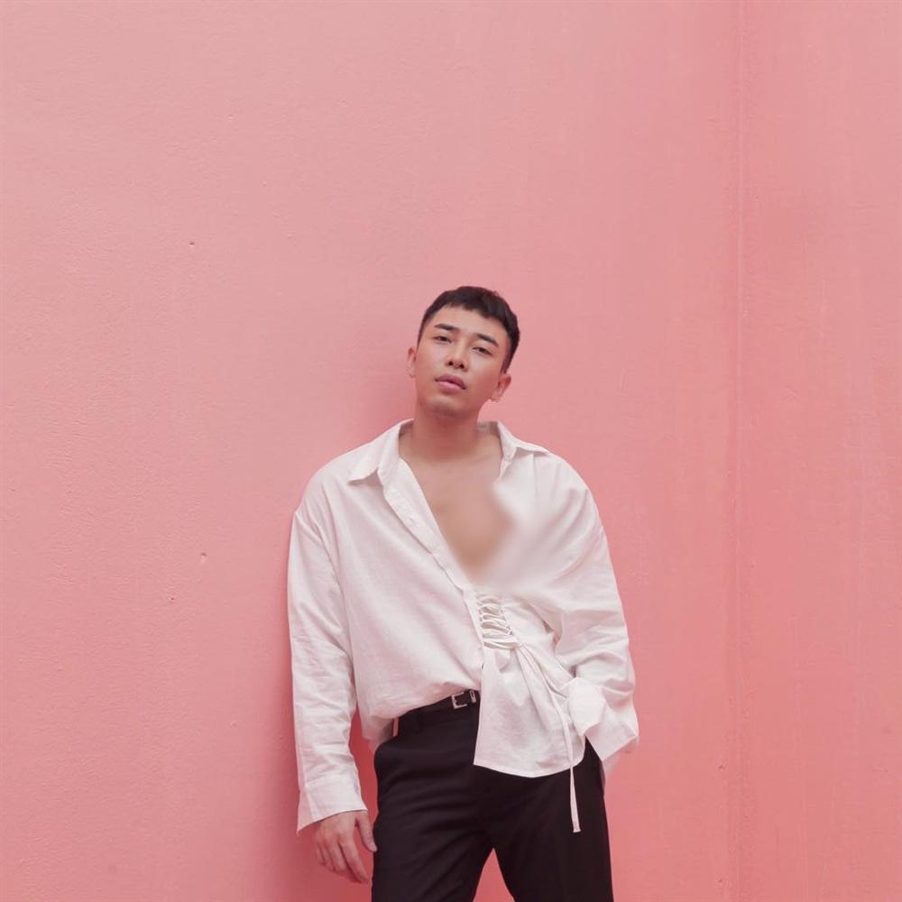 Ai bảo chỉ có chị em showbiz nghiện khoe thân, cứ gặp Quốc Thiên - Hoàng Ku sẽ biết thế nào là tắt điện-5