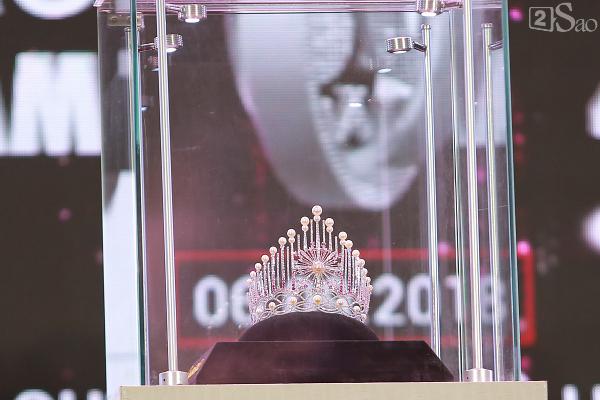 Đỗ Mỹ Linh: Tôi muốn đội vương miện hoa hậu thêm vài năm nữa-8