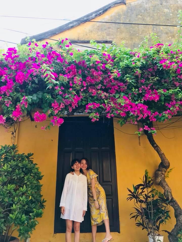 Du khách rộn ràng check-in với giàn hoa giấy đẹp lịm tim ở Hội An-9