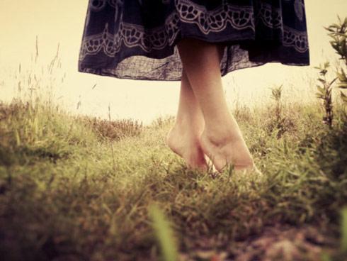 Yêu sâu đậm một người, làm sao để quên mà không phải khổ đau?