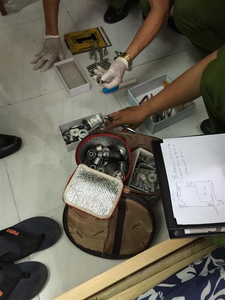 Đột kích xưởng dập thuốc lắc của chị Ba Sài Gòn-4