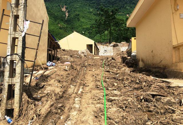 Thanh Hóa: Vừa ngủ dậy, lũ ập đến, gần 50 học sinh tháo chạy-1