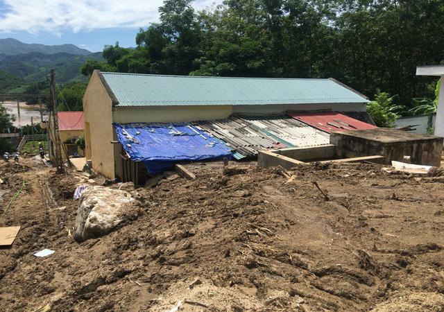 Thanh Hóa: Vừa ngủ dậy, lũ ập đến, gần 50 học sinh tháo chạy-3