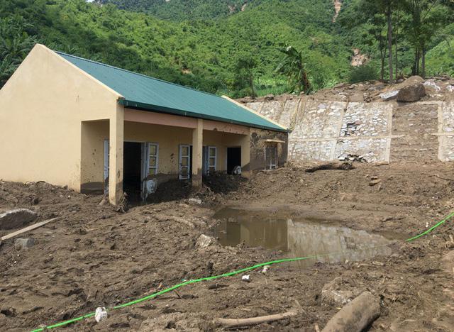 Thanh Hóa: Vừa ngủ dậy, lũ ập đến, gần 50 học sinh tháo chạy-5