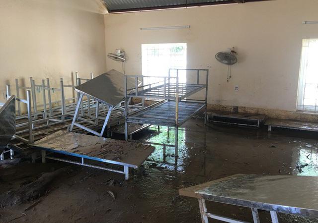 Thanh Hóa: Vừa ngủ dậy, lũ ập đến, gần 50 học sinh tháo chạy-15