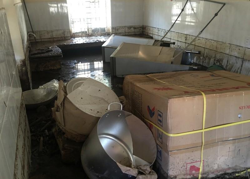 Thanh Hóa: Vừa ngủ dậy, lũ ập đến, gần 50 học sinh tháo chạy-16