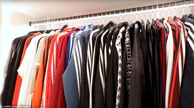 Lóa mắt với tủ quần áo toàn đồ hiệu sang chảnh của bà mẹ 62 tuổi hot nhất Hollywood-9