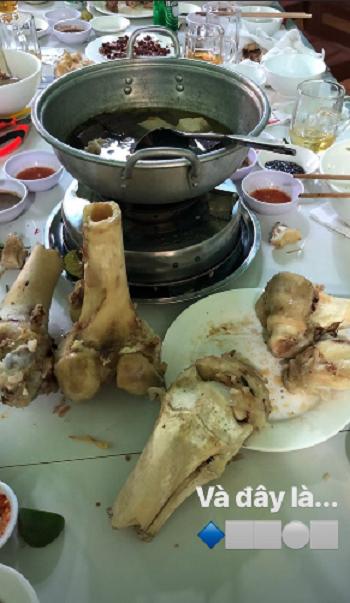 Thánh đói Công Phượng tỉ mẩn gặm xương bò không sót tí nào khiến dân mạng tròn mắt ngạc nhiên-2