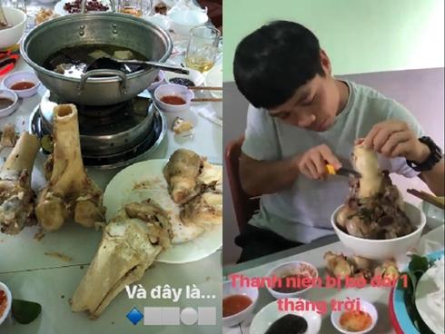 'Thánh đói' Công Phượng tỉ mẩn 'gặm' xương bò không sót tí nào khiến dân mạng tròn mắt ngạc nhiên