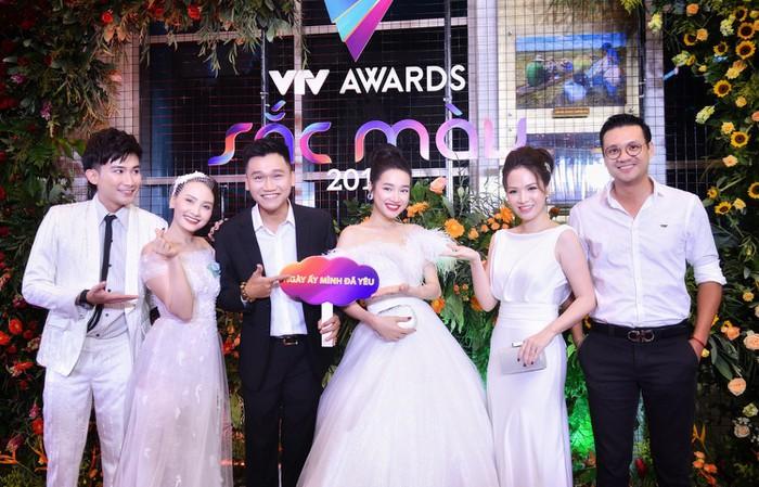 Nhã Phương, Bảo Thanh rạng rỡ trên thảm đỏ VTV Awards 2018-2