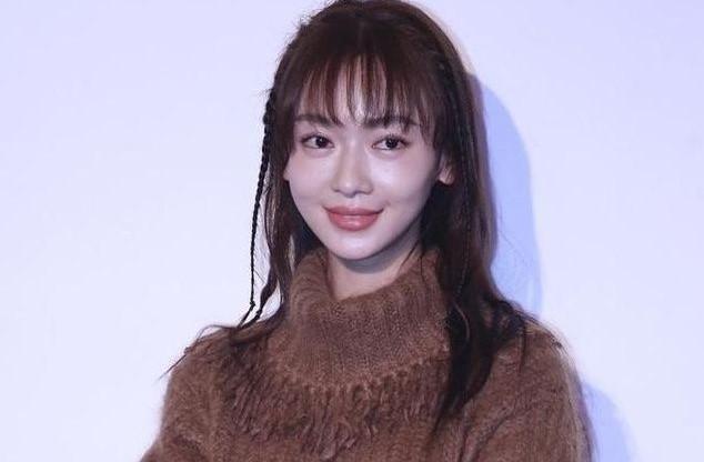 Sao nữ Diên Hi công lược bị tố hành xử như vợ vua trong đời thật-1