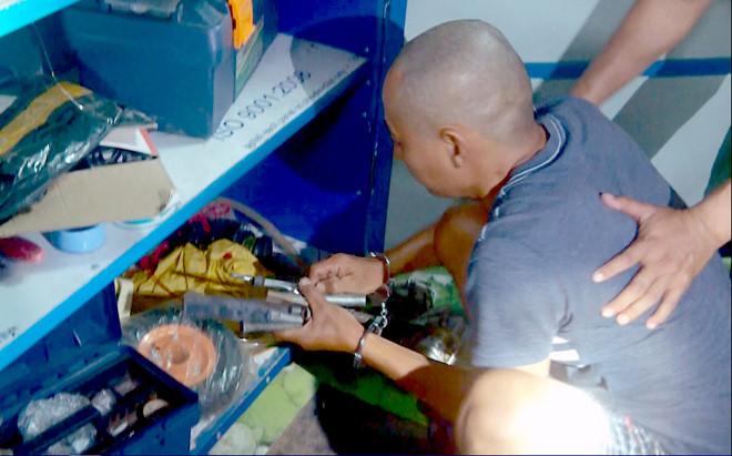 Nghi can cướp nhà băng lên kế hoạch và chế tạo súng như thế nào?-2