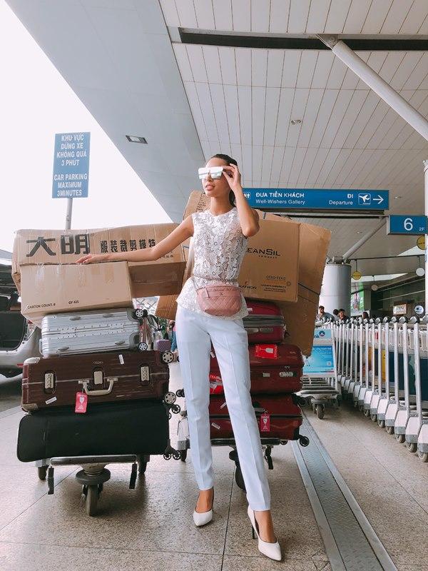 Khả Trang mang tận 10 vali lên đường thi Siêu mẫu quốc tế 2018-1