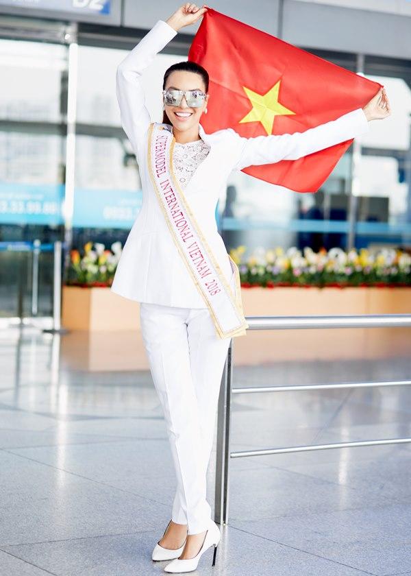 Khả Trang mang tận 10 vali lên đường thi Siêu mẫu quốc tế 2018-4