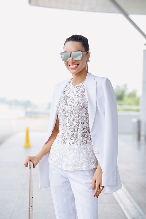 Khả Trang mang tận 10 vali lên đường thi Siêu mẫu quốc tế 2018-12