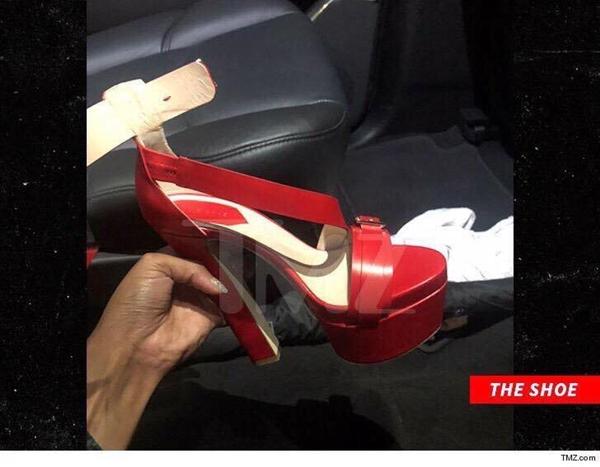 Clip: Cardi B ném thẳng chiếc guốc vào Nicki Minaj tại sự kiện: cuộc chiến bắt đầu!-2