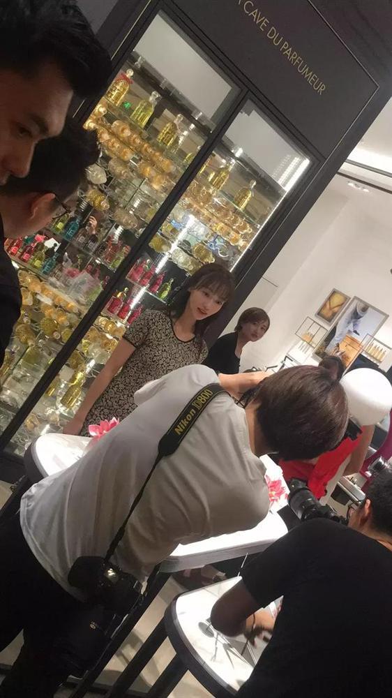 Liên tục bị dìm hàng khi dự sự kiện, Nguỵ Anh Lạc Ngô Cẩn Ngôn lại được khen khi chụp camera thường-4