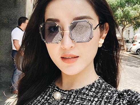 Á hậu Huyền My tự nhắc nhở bản thân vì 'dạo này sống ảo hơi nhiều'