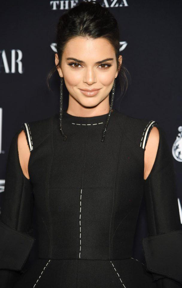 Bella Hadid mặc quá táo bạo, Christina Aguilera thành thảm họa-3