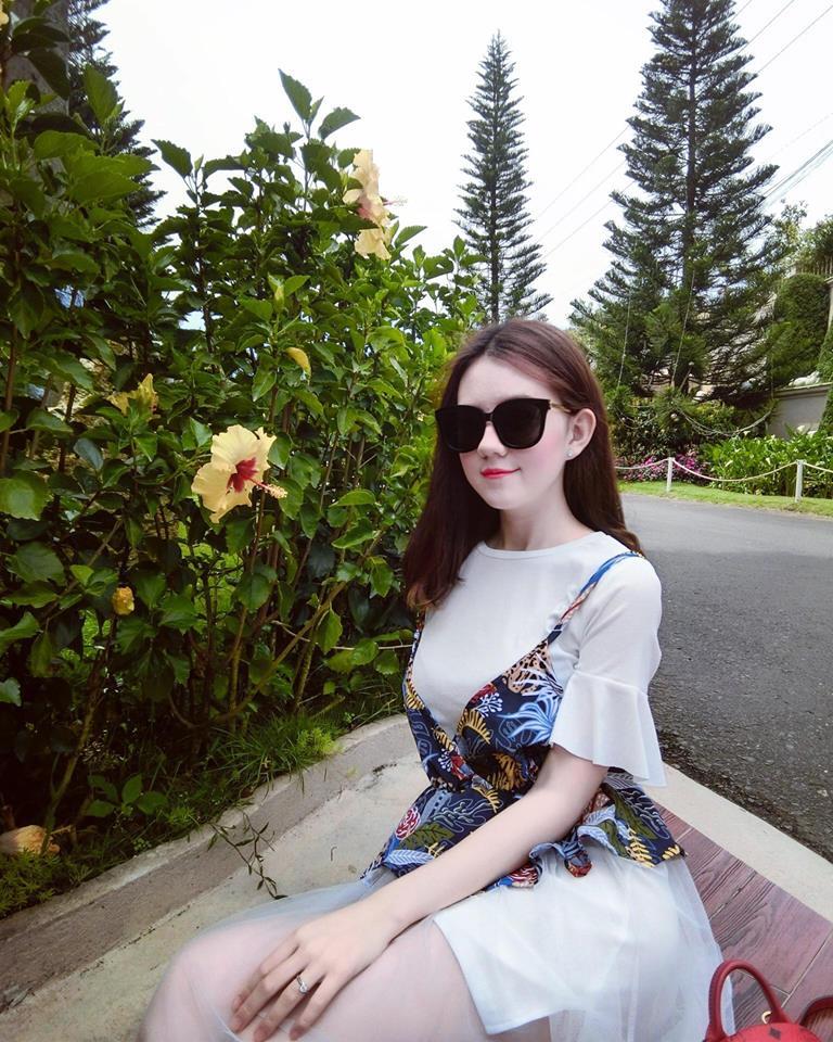 Chẳng chung cha mẹ nhưng chắc chắn Ngọc Trinh sẽ choáng khi thấy cô gái vì sao giống mình đến lạ-4