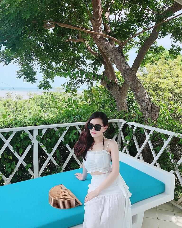 Chẳng chung cha mẹ nhưng chắc chắn Ngọc Trinh sẽ choáng khi thấy cô gái vì sao giống mình đến lạ-7