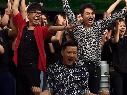 Trả lời sai, Lê Dương Bảo Lâm liên tục dọa tát Hari Won trên sóng truyền hình-1