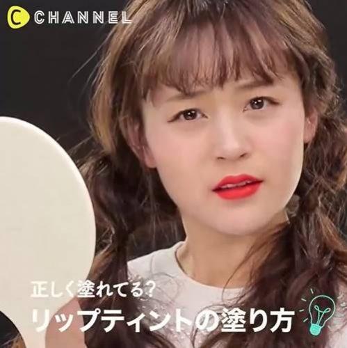 Học gái xinh Nhật Bản cách thoa son đỏ đạt chuẩn để môi mềm luôn căng mọng, hấp dẫn-1