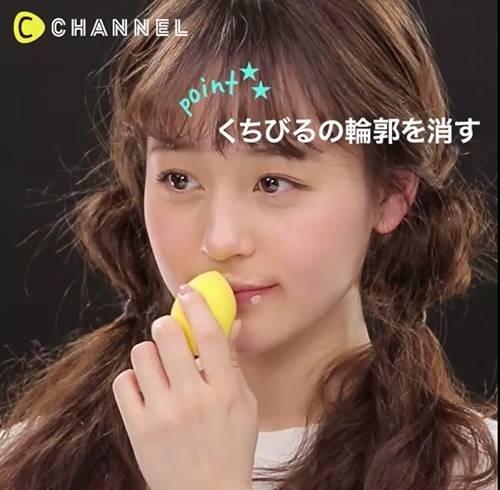 Học gái xinh Nhật Bản cách thoa son đỏ đạt chuẩn để môi mềm luôn căng mọng, hấp dẫn-5