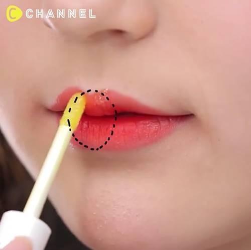 Học gái xinh Nhật Bản cách thoa son đỏ đạt chuẩn để môi mềm luôn căng mọng, hấp dẫn-9