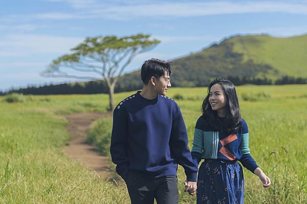 Dù đang hạnh phúc với tình mới, Isaac vẫn còn nặng lòng với người yêu cũ-6