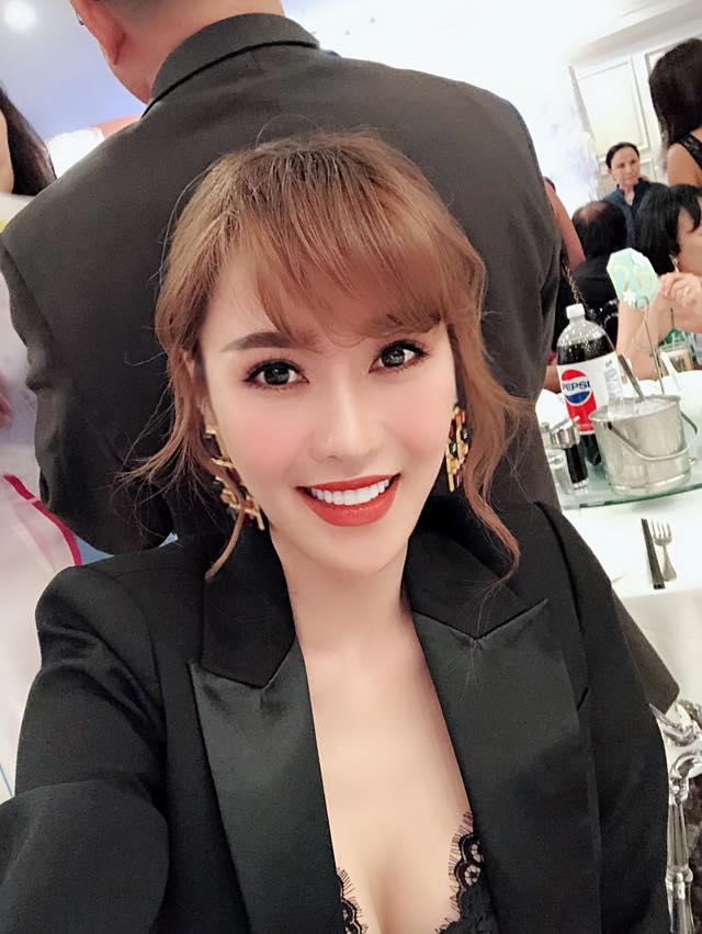 Minh Hằng khoe đường cong gợi cảm với bikini-7