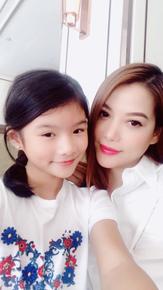 Minh Hằng khoe đường cong gợi cảm với bikini-9