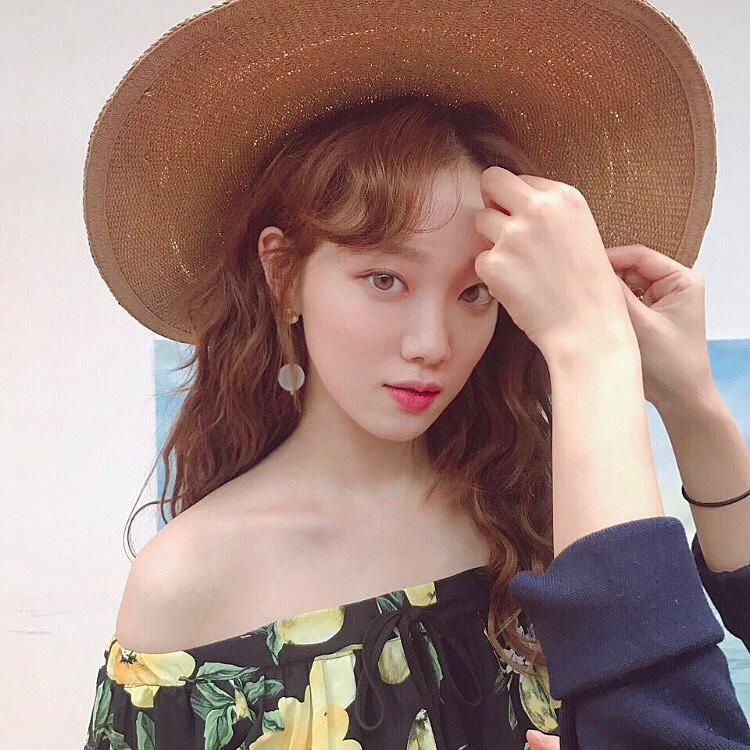 5 cô gái Hàn Quốc cứ mặc gì lên người là thành hot trend thứ ấy-3