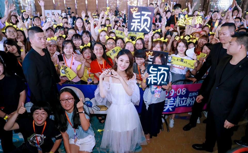 Trong khi Triệu Lệ Dĩnh một mực phủ nhận mang thai, vòng 2 của mỹ nhân vẫn đang ngày càng to bất thường-10