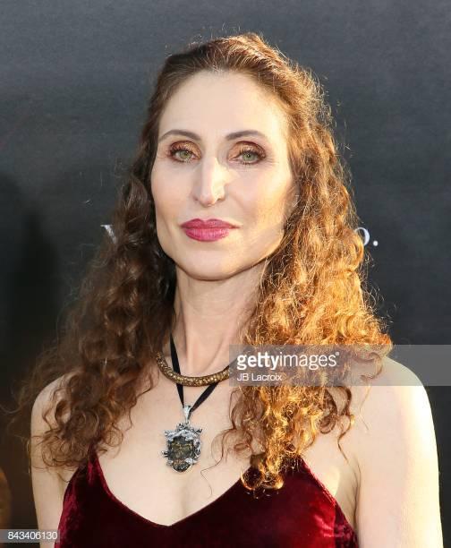 Câm nín hồi lâu trước nhan sắc thật của ma sơ Valak- người khiến khán giả khiếp sợ suốt tháng 9 này-4