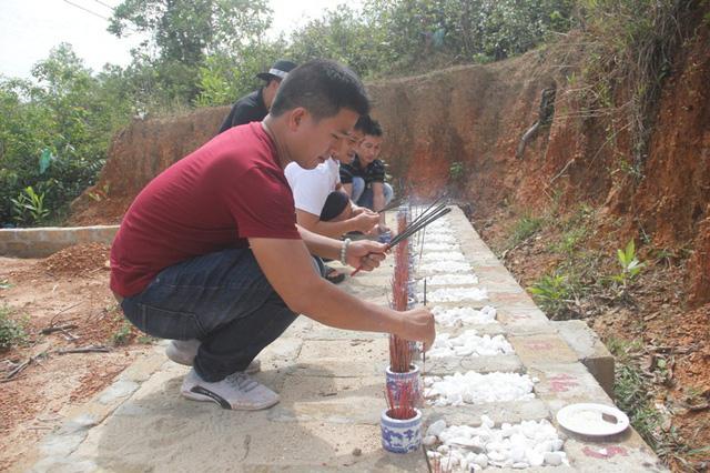 Quảng Trị: Ba chàng trai trẻ tình nguyện lập nghĩa trang chôn cất các hài nhi xấu số-3