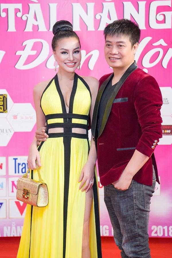 Nữ hoàng sắc đẹp Trần Huyền Nhung quyến rũ trên ‘ghế nóng’-5