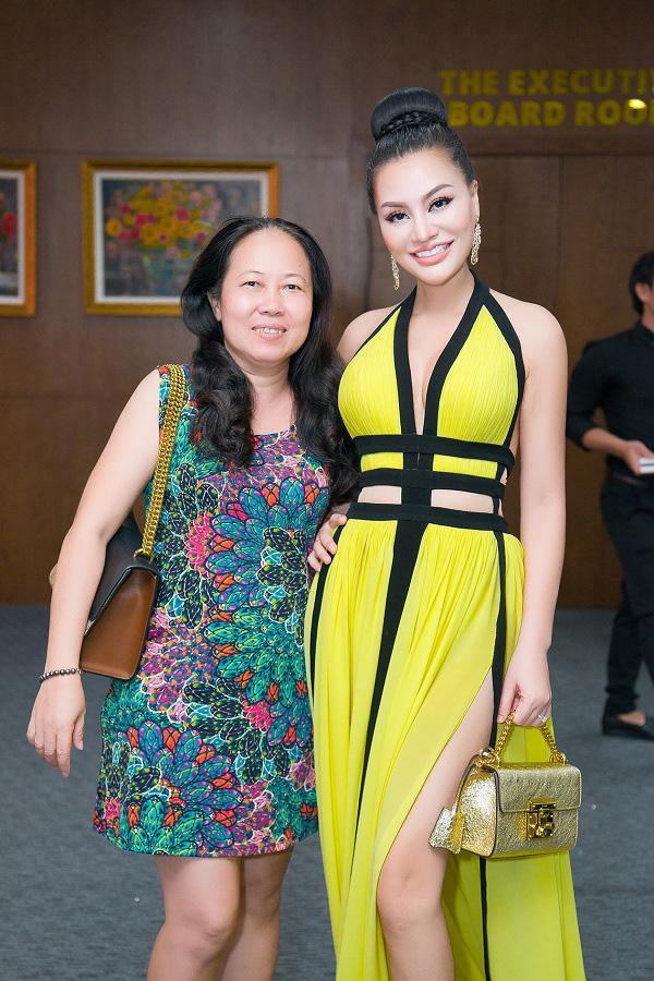 Nữ hoàng sắc đẹp Trần Huyền Nhung quyến rũ trên ‘ghế nóng’-6