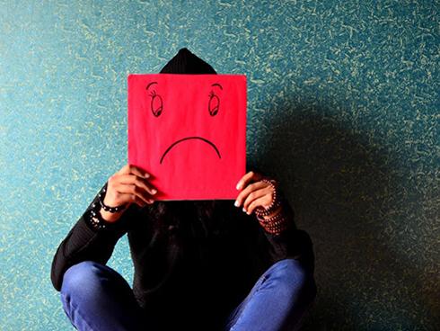 Lương về chỉ để 'tráng' thẻ, tình trạng này siêu đúng với các chòm sao sau