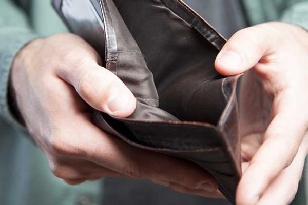 Lương về chỉ để tráng thẻ, tình trạng này siêu đúng với các chòm sao sau-1