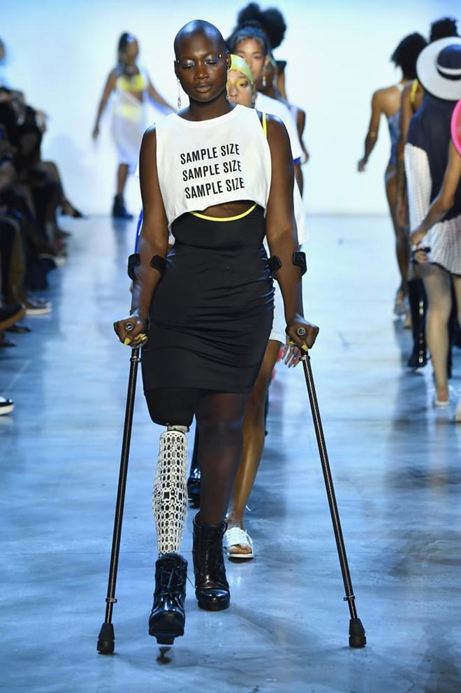 Người mẫu chống nạng, mẫu béo gây chú ý ở New York Fashion Week-1