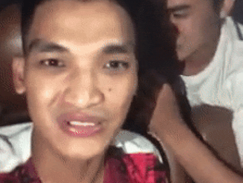 Cảm xúc khó đỡ của thánh lầy Mạc Văn Khoa khi cầm trên tay iPhone Xs Max-1