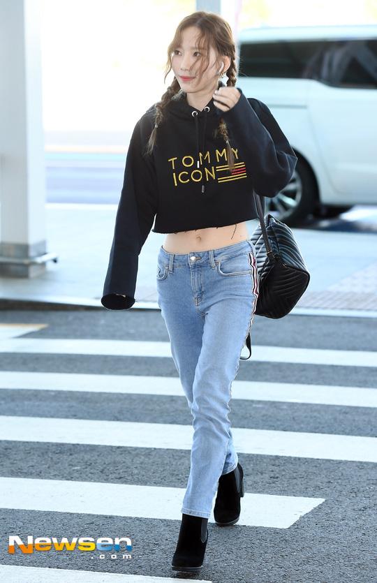 STREET STYLE sao Hàn: Dara bất ngờ đội nón lá check in Việt Nam - Jessica khoe body cực nuột với bikini-3